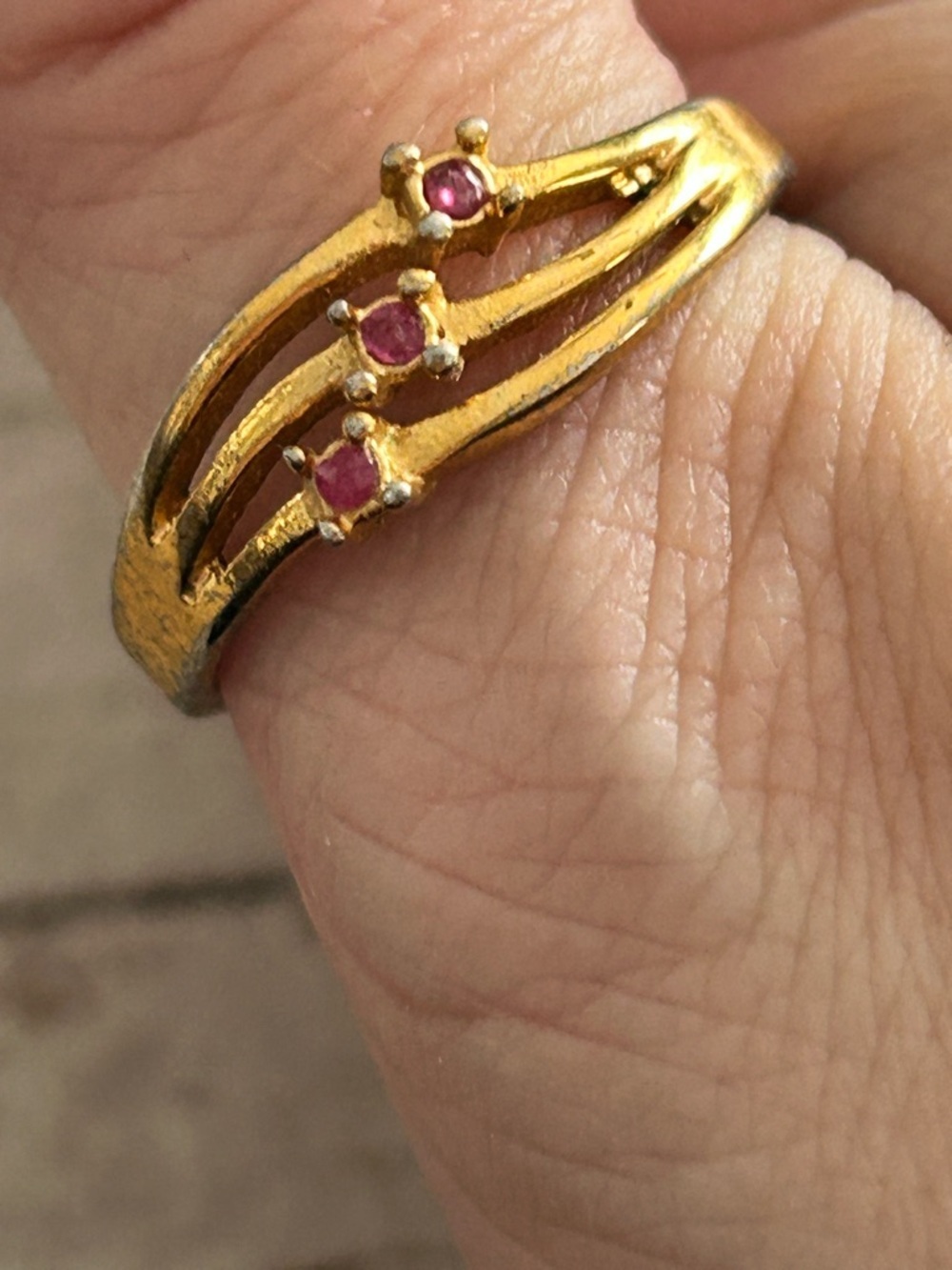 5/$25 Gold-Tone Women’s Ring with Pink Stones size 8